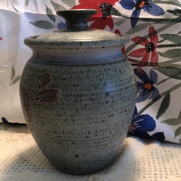 Vtg Studio Stoneware Pottery Lidded Vessel W/Decoration, Signed & dated 9”x6.5” - Picture 2 of 10